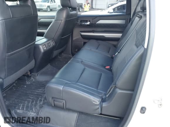 ✅ 2020 Toyota Tundra Platinum • VIN: 5TFAY5F1XLX880632 • Lot: 43630725. Listed on IAAI with 125,156 mi. Free auction sales archive from the USA and detailed vehicle history report at DreamBid. Image 8.