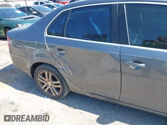 ✅ 2006 Volkswagen Jetta 2.5L • VIN: 3VWDF71K56M629751 • Лот: 42796529. Опубликован ранее на IAAI с пробегом 156 369 миль. Бесплатный доступ к архиву аукционных продаж из США и подробный отчёт об истории автомобиля на DreamBid. Изображение 6.