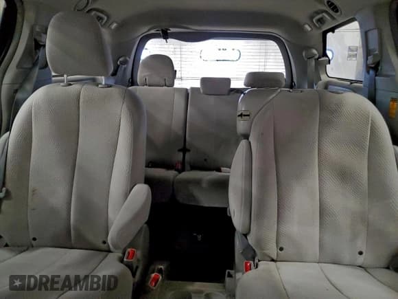 ✅ 2014 Toyota Sienna LE • VIN: 5TDKK3DC9ES434026 • Лот: 96868205. Опубликован ранее на Copart с пробегом 265 276 миль. Бесплатный доступ к архиву аукционных продаж из США и подробный отчёт об истории автомобиля на DreamBid. Изображение 10.