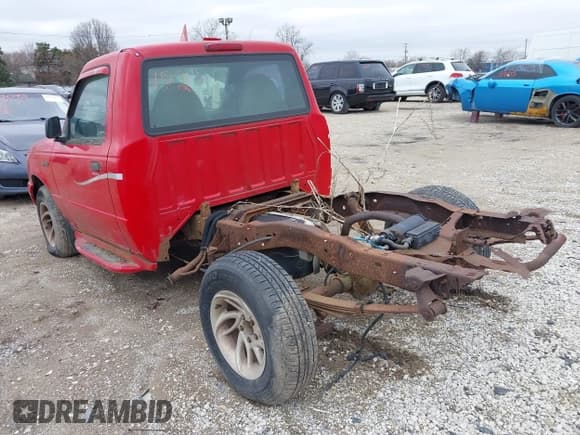 ✅ 2001 Ford Ranger XL • VIN: 1FTYR10C41PA19796 • Lot: 41887232. Wystawiony na IAAI z przebiegiem 216 483 mil. Bezpłatny archiwum sprzedaży aukcyjnych z USA i szczegółowy raport historii pojazdu na DreamBid. Zdjęcie 3.