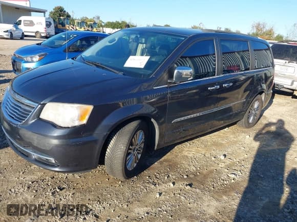 ✅ 2014 Chrysler Town & Country Touring L • VIN: 2C4RC1CG0ER170935 • Lot: 43610641. Listed on IAAI with 161,410 mi. Free auction sales archive from the USA and detailed vehicle history report at DreamBid. Image 2.