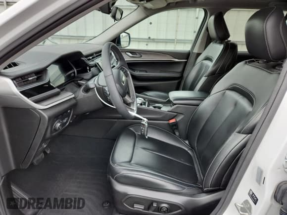 ✅ 2024 Jeep Grand Cherokee • VIN: 1C4RJYB68RC710120 • Лот: 91100575. Опубликован ранее на Copart с пробегом 39 049 миль. Бесплатный доступ к архиву аукционных продаж из США и подробный отчёт об истории автомобиля на DreamBid. Изображение 7.