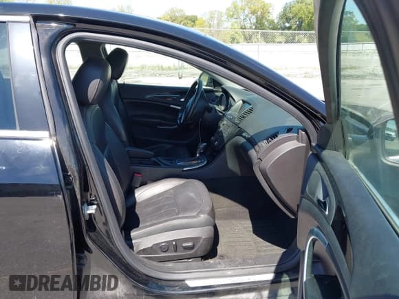 ✅ 2013 Buick Regal Premium 2 • VIN: 2G4GT5GR1D9147684 • Lot: 43070557. Wystawiony na IAAI z przebiegiem 156 308 mil. Bezpłatny archiwum sprzedaży aukcyjnych z USA i szczegółowy raport historii pojazdu na DreamBid. Zdjęcie 5.