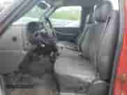 2004 Chevrolet Silverado 1500 z VIN 1GCEC14X64Z220027, wystawiony jako Copart lot #56878925 z przebiegiem 158 418 mil mil oraz Szkoda całkowita • Salvage title. Historia ofert i sprzedaży dostępna na DreamBid. Obrazek 7.