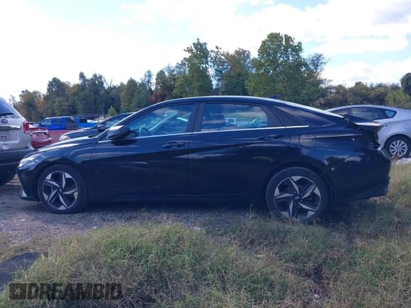 ✅ 2022 Hyundai Elantra Limited • VIN: 5NPLP4AG9NH051499 • Lot: 43480867. Listed on IAAI with 61,513 mi. Free auction sales archive from the USA and detailed vehicle history report at DreamBid. Image 15.