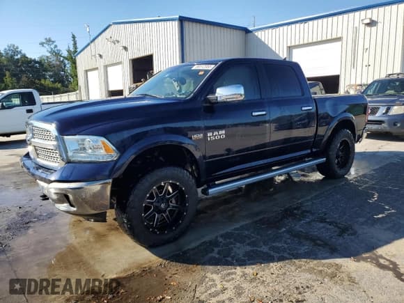 ✅ 2015 Ram 1500 Laramie • VIN: 1C6RR7NT2FS697636 • Lot: 86512055. Wystawiony na Copart z przebiegiem 118 404 mil. Bezpłatny archiwum sprzedaży aukcyjnych z USA i szczegółowy raport historii pojazdu na DreamBid. Zdjęcie 1.