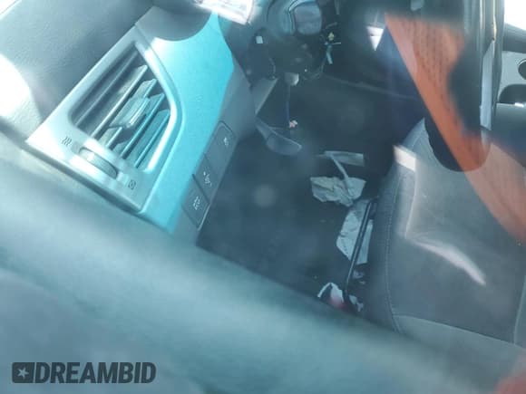 ✅ 2013 Hyundai Elantra Limited • VIN: 5NPDH4AE2DH421870 • Lot: 68691135. Listed on Copart with 173,236 mi. Free auction sales archive from the USA and detailed vehicle history report at DreamBid. Image 4.