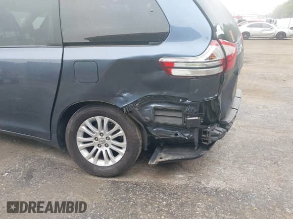 ✅ 2017 Toyota Sienna XLE Auto Access Seat • VIN: 5TDYZ3DC8HS836596 • Lot: 43187191. Listed on IAAI with 170,110 mi. Free auction sales archive from the USA and detailed vehicle history report at DreamBid. Image 6.