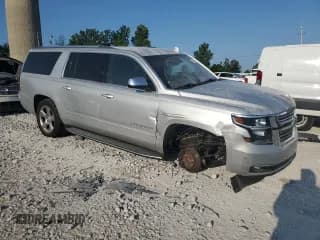 ✅ 2017 Chevrolet Suburban Premier • VIN: 1GNSKJKC5HR215260 • Lot: 64230254. Wystawiony na Copart z przebiegiem 122 978 mil. Bezpłatny archiwum sprzedaży aukcyjnych z USA i szczegółowy raport historii pojazdu na DreamBid. Zdjęcie 4.