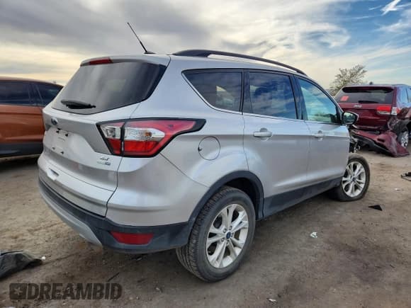 ✅ 2018 Ford Escape SE • VIN: 1FMCU9GD6JUA73698 • Lot: 92216765. Wystawiony na Copart z przebiegiem 114 579 mil. Bezpłatny archiwum sprzedaży aukcyjnych z USA i szczegółowy raport historii pojazdu na DreamBid. Zdjęcie 3.