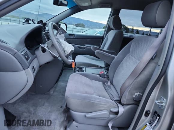 ✅ 2006 Toyota Sienna LE • VIN: 5TDZA23C86S473401 • Lot: 93879495. Listed on Copart with 153,663 mi. Free auction sales archive from the USA and detailed vehicle history report at DreamBid. Image 7.