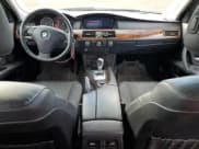 ✅ 2009 BMW 5 Series 528i xDrive • VIN: WBANV13589C155456 • Лот: 91795795. Опубликован ранее на Copart с пробегом 157 685 миль. Бесплатный доступ к архиву аукционных продаж из США и подробный отчёт об истории автомобиля на DreamBid. Изображение 8.