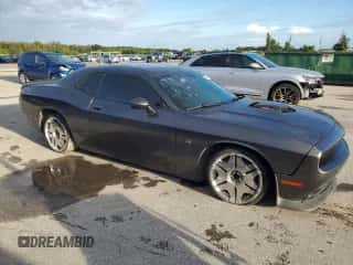 2019 Dodge Challenger R/T Scat Pack z VIN 2C3CDZFJ9KH719479, wystawiony jako Copart lot #84543605 z przebiegiem 106 478 mil mil oraz Czysty tytuł • Clean title. Historia ofert i sprzedaży dostępna na DreamBid. Obrazek 4.