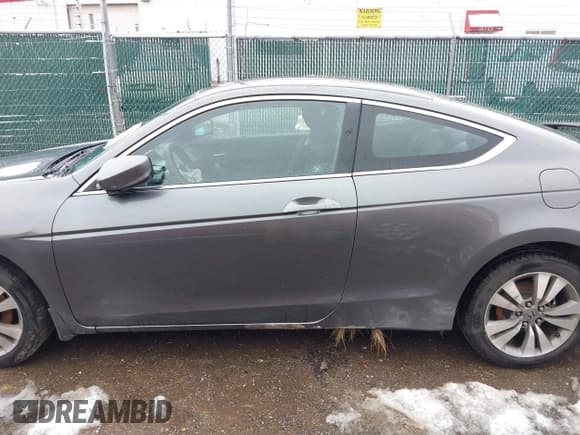 ✅ 2012 Honda Accord LX-S • VIN: 1HGCS1B31CA008046 • Лот: 43630532. Опубликован ранее на IAAI с пробегом 213 729 миль. Бесплатный доступ к архиву аукционных продаж из США и подробный отчёт об истории автомобиля на DreamBid. Изображение 14.