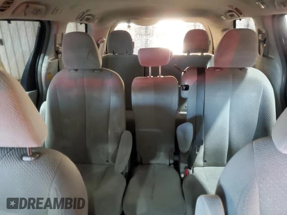✅ 2013 Toyota Sienna LE • VIN: 5TDKK3DC8DS378059 • Lot: 92311175. Wystawiony na Copart z przebiegiem 242 192 mil. Bezpłatny archiwum sprzedaży aukcyjnych z USA i szczegółowy raport historii pojazdu na DreamBid. Zdjęcie 10.
