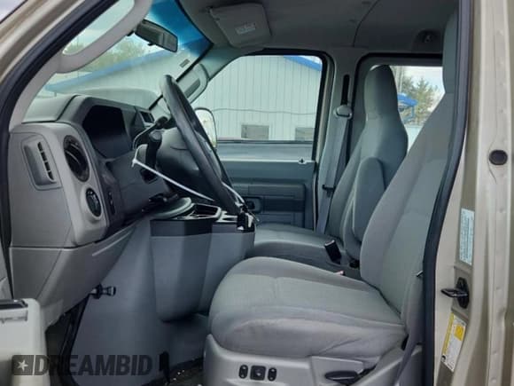 ✅ 2011 Ford Econoline Passenger XLT • VIN: 1FBNE3BL4BDA78880 • Lot: 85368055. Wystawiony na Copart z przebiegiem 52 962 mil. Bezpłatny archiwum sprzedaży aukcyjnych z USA i szczegółowy raport historii pojazdu na DreamBid. Zdjęcie 7.