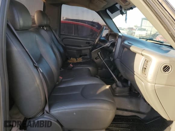 ✅ 2005 Chevrolet Silverado 1500 Work Truck • VIN: 1GCEC14X25Z210760 • Лот: 72413694. Опубликован ранее на Copart с пробегом 109 538 миль. Бесплатный доступ к архиву аукционных продаж из США и подробный отчёт об истории автомобиля на DreamBid. Изображение 10.