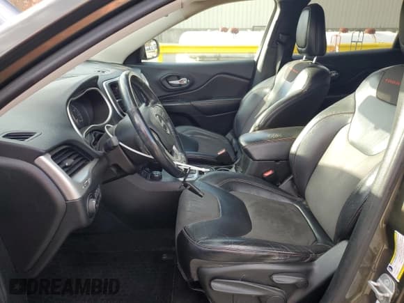 ✅ 2014 Jeep Cherokee Trailhawk • VIN: 1C4PJMBB1EW245847 • Lot: 93868235. Wystawiony na Copart z przebiegiem 223 294 mil. Bezpłatny archiwum sprzedaży aukcyjnych z USA i szczegółowy raport historii pojazdu na DreamBid. Zdjęcie 7.