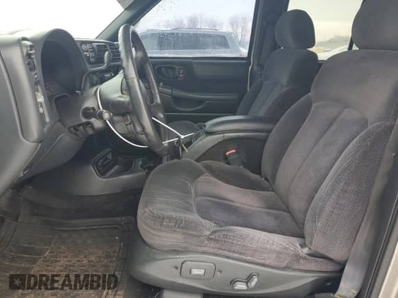 2001 Chevrolet Blazer LT z VIN 1GNDT13W91K239137, wystawiony jako Copart lot #88429655 z przebiegiem 163 132 mil mil oraz Szkoda całkowita • Salvage title. Historia ofert i sprzedaży dostępna na DreamBid. Obrazek 7.