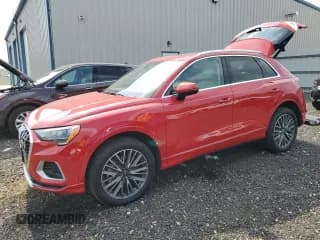 ✅ 2022 Audi Q3 Premium • VIN: WA1AUCF34N1013566 • Lot: 67974735. Wystawiony na Copart z przebiegiem 19 778 mil. Bezpłatny archiwum sprzedaży aukcyjnych z USA i szczegółowy raport historii pojazdu na DreamBid. Zdjęcie 1.