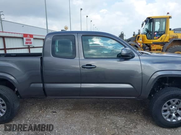 ✅ 2016 Toyota Tacoma SR • VIN: 5TFRX5GN7GX073756 • Lot: 42851815. Wystawiony na IAAI z przebiegiem 116 101 mil. Bezpłatny archiwum sprzedaży aukcyjnych z USA i szczegółowy raport historii pojazdu na DreamBid. Zdjęcie 13.