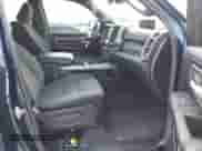 2020 Ram 1500 Big Horn z VIN 1C6SRFFTXLN108482, wystawiony jako IAAI lot #42850582 z przebiegiem 140 296 mil mil oraz . Historia ofert i sprzedaży dostępna na DreamBid. Obrazek 5.