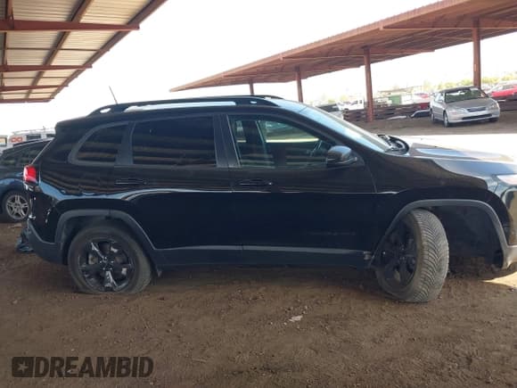✅ 2018 Jeep Cherokee Latitude • VIN: 1C4PJMCB3JD548438 • Lot: 42943063. Wystawiony na IAAI z przebiegiem 137 308 mil. Bezpłatny archiwum sprzedaży aukcyjnych z USA i szczegółowy raport historii pojazdu na DreamBid. Zdjęcie 13.