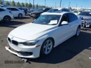 ✅ 2015 BMW 3 Series 328i • VIN: WBA3A5G50FNS88586 • Lot: 43523120. Wystawiony na IAAI z przebiegiem 47 805 mil. Bezpłatny archiwum sprzedaży aukcyjnych z USA i szczegółowy raport historii pojazdu na DreamBid. Zdjęcie 19.