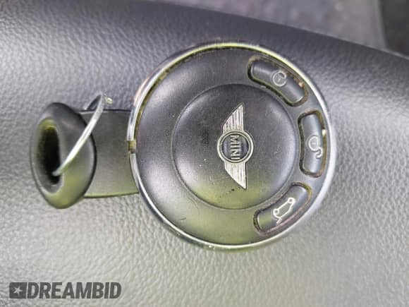 2012 MINI Hardtop с VIN WMWSU3C58CT540024, выставлен на аукционе IAAI как лот 42365569 с пробегом 103 274 миль миль и . История ставок и продаж доступна на DreamBid. Изображение 11.