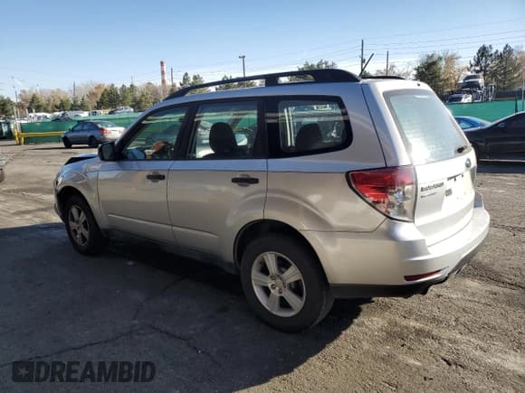 ✅ 2011 Subaru Forester X • VIN: JF2SHBBC0BH763615 • Lot: 90868115. Wystawiony na Copart z przebiegiem 99 734 mil. Bezpłatny archiwum sprzedaży aukcyjnych z USA i szczegółowy raport historii pojazdu na DreamBid. Zdjęcie 2.