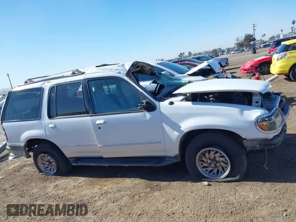 ✅ 2000 Ford Explorer XLT • VIN: 1FMZU63P8YZB84601 • Lot: 41340435. Wystawiony na IAAI z przebiegiem 132 511 mil. Bezpłatny archiwum sprzedaży aukcyjnych z USA i szczegółowy raport historii pojazdu na DreamBid. Zdjęcie 13.