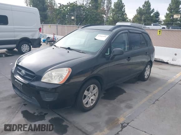 ✅ 2008 Kia Rondo LX • VIN: KNAFG526X87183993 • Lot: 43443551. Wystawiony na IAAI z przebiegiem 218 563 mil. Bezpłatny archiwum sprzedaży aukcyjnych z USA i szczegółowy raport historii pojazdu na DreamBid. Zdjęcie 2.