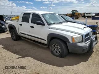 ✅ 2006 Dodge Dakota ST • VIN: 1D7HW28K16S716458 • Lot: 70981125. Wystawiony na Copart z przebiegiem 261 229 mil. Bezpłatny archiwum sprzedaży aukcyjnych z USA i szczegółowy raport historii pojazdu na DreamBid. Zdjęcie 4.