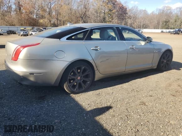 ✅ 2014 Jaguar XJ Portfolio • VIN: SAJWJ2GD9E8V63487 • Lot: 92242905. Wystawiony na Copart z przebiegiem Nie podano. Bezpłatny archiwum sprzedaży aukcyjnych z USA i szczegółowy raport historii pojazdu na DreamBid. Zdjęcie 3.