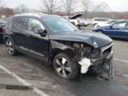 ✅ 2021 Volvo XC40 Momentum • VIN: YV4162UK4M2471473 • Lot: 43780178. Wystawiony na IAAI z przebiegiem 44 464 mil. Bezpłatny archiwum sprzedaży aukcyjnych z USA i szczegółowy raport historii pojazdu na DreamBid. Zdjęcie 1.