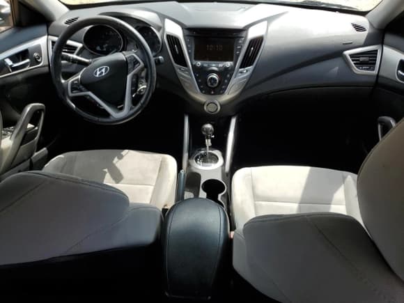 ✅ 2013 Hyundai Veloster w/Gray Int • VIN: KMHTC6AD5DU149023 • Lot: 71469355. Listed on Copart with 151,998 mi. Free auction sales archive from the USA and detailed vehicle history report at DreamBid. Image 8.