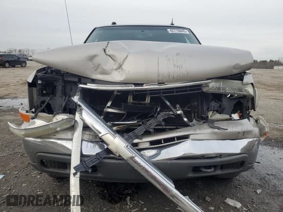 ✅ 2005 Chevrolet Suburban LT • VIN: 3GNFK16Z75G172083 • Lot: 42776645. Wystawiony na Copart z przebiegiem 238 916 mil. Bezpłatny archiwum sprzedaży aukcyjnych z USA i szczegółowy raport historii pojazdu na DreamBid. Zdjęcie 5.