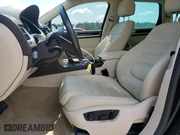 ✅ 2015 Volkswagen Touareg Sport • VIN: WVGEP9BP5FD005207 • Lot: 65499705. Listed on Copart with 80,999 mi. Free auction sales archive from the USA and detailed vehicle history report at DreamBid. Image 7.