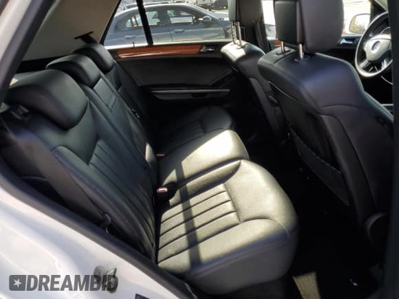 ✅ 2006 Mercedes-Benz M 350 • VIN: 4JGBB86EX6A111190 • Лот: 89710165. Опубликован ранее на Copart с пробегом 175 625 миль. Бесплатный доступ к архиву аукционных продаж из США и подробный отчёт об истории автомобиля на DreamBid. Изображение 11.