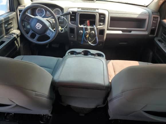 2013 Ram 1500 Express z VIN 1C6RR6KT7DS655216, wystawiony jako Copart lot #65613925 z przebiegiem 142 666 mil mil oraz Szkoda całkowita • Salvage title. Historia ofert i sprzedaży dostępna na DreamBid. Obrazek 8.