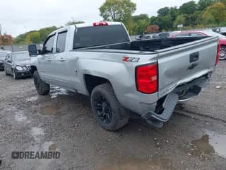 ✅ 2018 Chevrolet Silverado 1500 LT • VIN: 1GCVKREC9JZ109755 • Lot: 43396692. Wystawiony na IAAI z przebiegiem 141 137 mil. Bezpłatny archiwum sprzedaży aukcyjnych z USA i szczegółowy raport historii pojazdu na DreamBid. Zdjęcie 3.