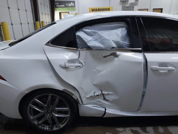 ✅ 2014 Lexus IS 350 • VIN: JTHCE1D2XE5003044 • Lot: 41005435. Wystawiony na IAAI z przebiegiem 131 817 mil. Bezpłatny archiwum sprzedaży aukcyjnych z USA i szczegółowy raport historii pojazdu na DreamBid. Zdjęcie 6.