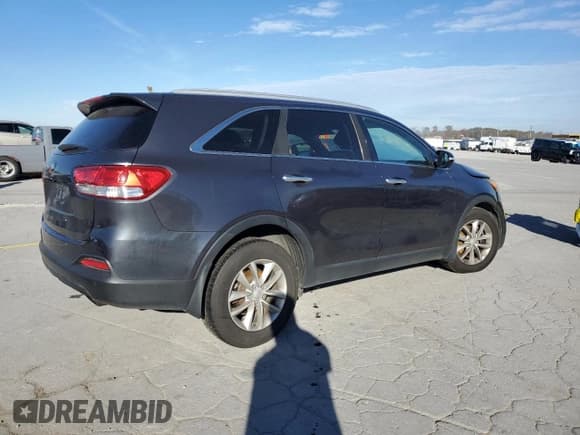 ✅ 2016 Kia Sorento LX • VIN: 5XYPG4A33GG165149 • Lot: 92494385. Listed on Copart with 159,496 mi. Free auction sales archive from the USA and detailed vehicle history report at DreamBid. Image 3.
