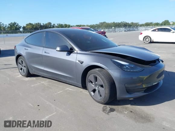 ✅ 2023 Tesla Model 3 Long Range • VIN: 5YJ3E1EB5PF620739 • Lot: 43366517. Wystawiony na IAAI z przebiegiem 34 325 mil. Bezpłatny archiwum sprzedaży aukcyjnych z USA i szczegółowy raport historii pojazdu na DreamBid. Zdjęcie 1.