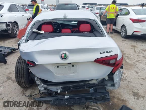 ✅ 2021 Alfa Romeo Giulia • VIN: ZARFAMAN6M7645490 • Lot: 42165037. Listed on IAAI with 57,701 mi. Free auction sales archive from the USA and detailed vehicle history report at DreamBid. Image 16.