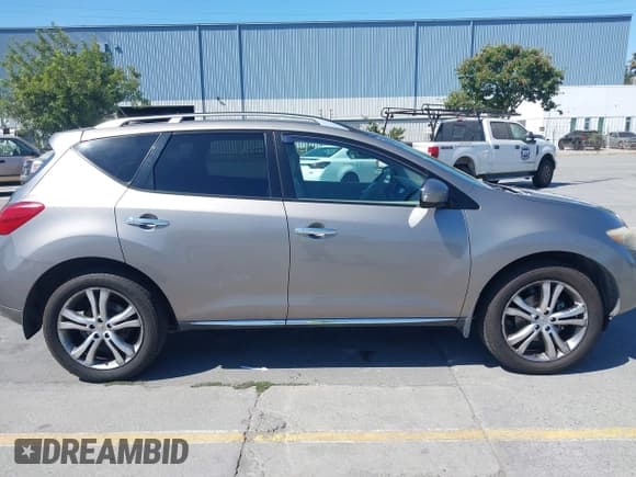 ✅ 2009 Nissan Murano LE • VIN: JN8AZ18W29W130272 • Lot: 42853252. Listed on IAAI with 107,124 mi. Free auction sales archive from the USA and detailed vehicle history report at DreamBid. Image 13.