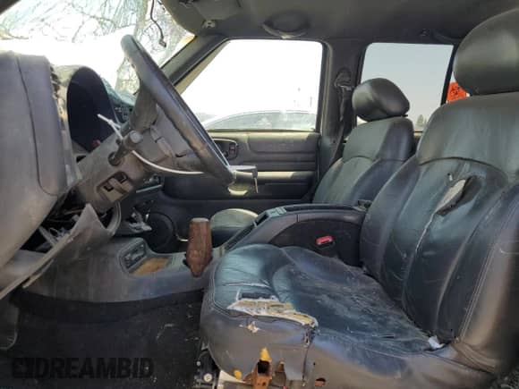 1999 Chevrolet Blazer LS z VIN 1GNDT13W4X2176778, wystawiony jako Copart lot #61965294 z przebiegiem 196 511 mil mil oraz Szkoda całkowita • Salvage title. Historia ofert i sprzedaży dostępna na DreamBid. Obrazek 7.