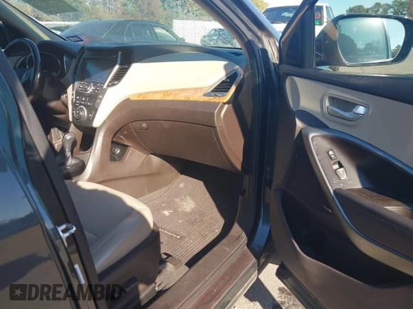 ✅ 2014 Hyundai Santa Fe • VIN: 5XYZU3LA0EG175559 • Лот: 43689066. Опубликован ранее на IAAI с пробегом 223 120 миль. Бесплатный доступ к архиву аукционных продаж из США и подробный отчёт об истории автомобиля на DreamBid. Изображение 5.