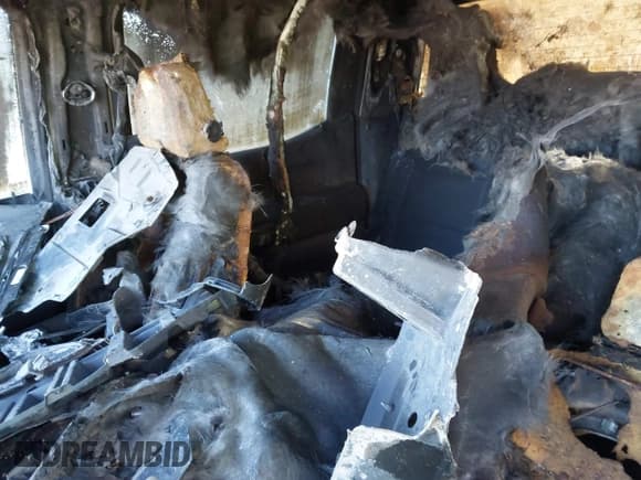 ✅ 2019 Chevrolet Silverado 1500 Work Truck • VIN: 3GCPWAEH5KG194797 • Lot: 41214070. Wystawiony na IAAI z przebiegiem Nie podano. Bezpłatny archiwum sprzedaży aukcyjnych z USA i szczegółowy raport historii pojazdu na DreamBid. Zdjęcie 11.