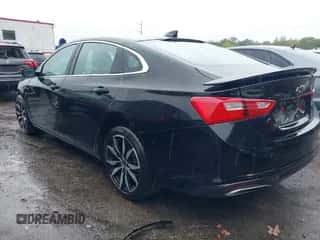 2022 Chevrolet Malibu RS z VIN 1G1ZG5ST2NF101948, wystawiony jako IAAI lot #43216554 z przebiegiem 33 207 mil mil oraz . Historia ofert i sprzedaży dostępna na DreamBid. Obrazek 3.